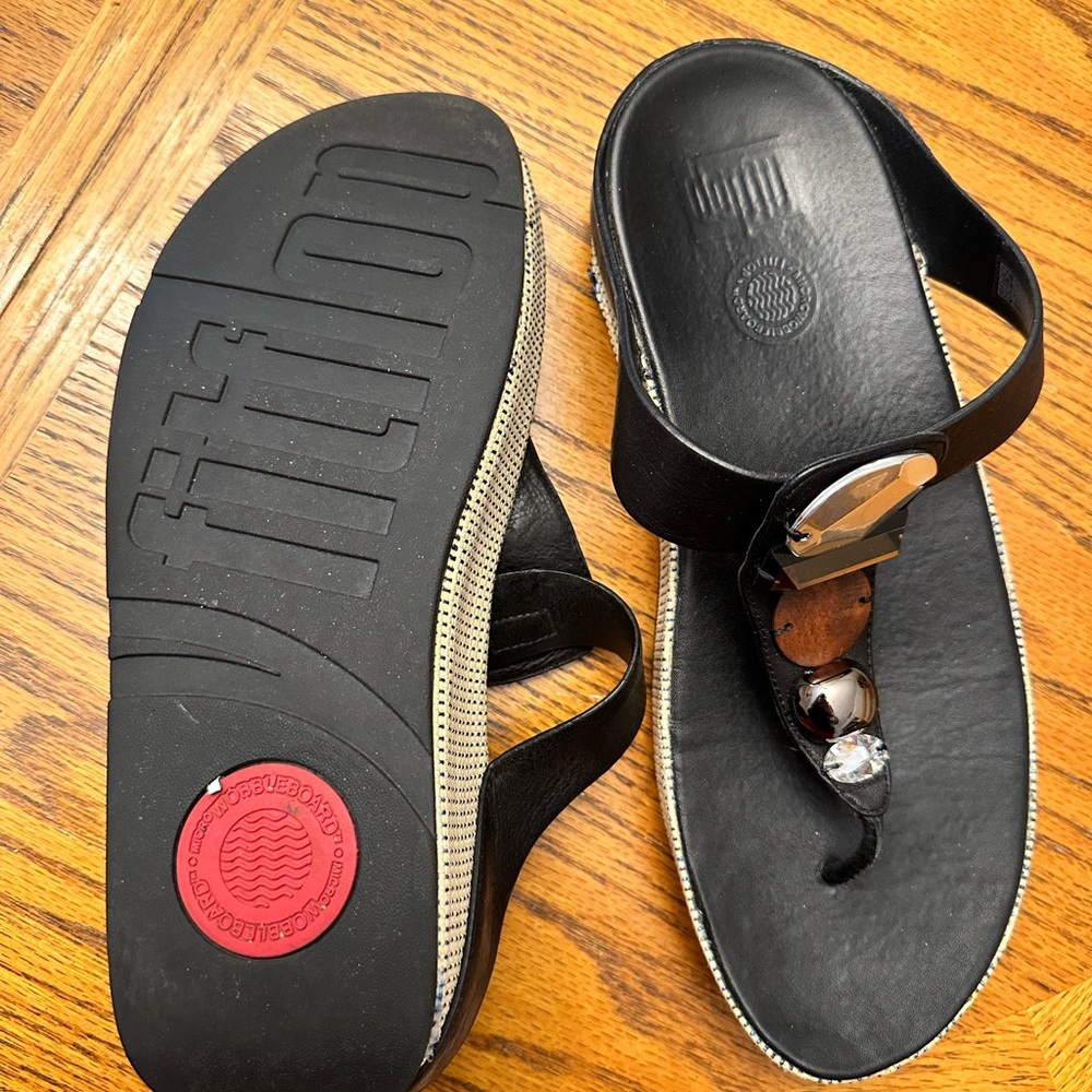 Almost brand new FitFlop flip flops. Size 11. Worn just a few times!